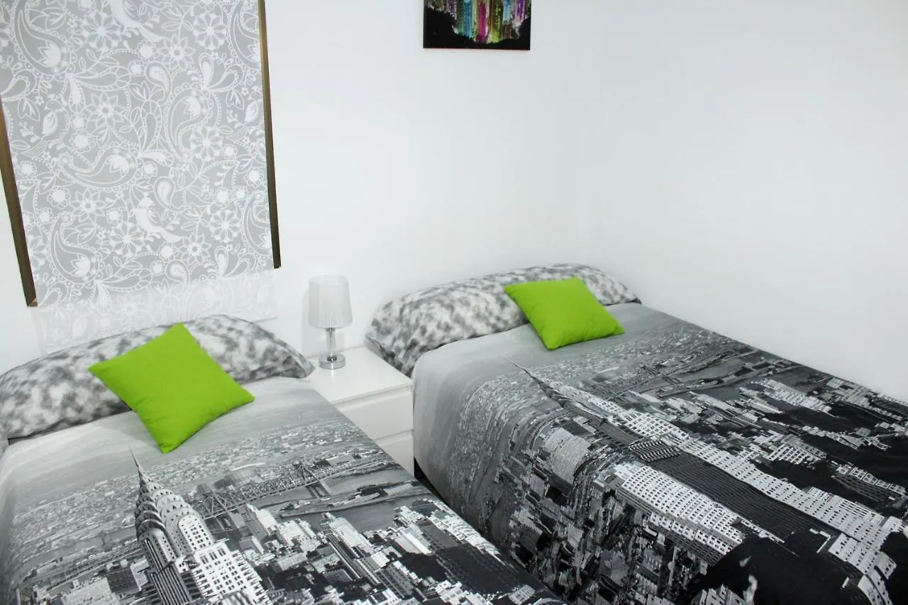 Cosmo Grey Apartment L'Hospitalet de Llobregat 0*,  Spain